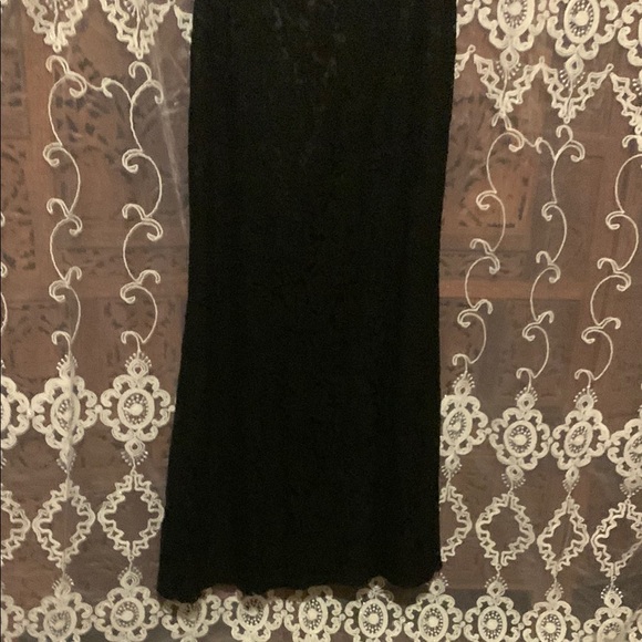 Ever Pretty Black V-Neck Backless Cocktail Gown - Picture 5 of 9